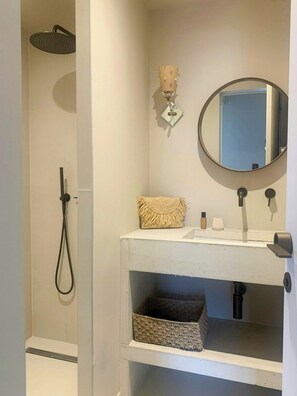 Shower - Villa with sea view and garden in Corsica (Porto-Vecchio)