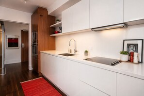 Standardzimmer | Eigene Küche | Kühlschrank, Mikrowelle, Ofen, Herdplatte