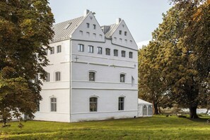 Exterior - Attic apartment in a manor house on Rügen (Poseritz)