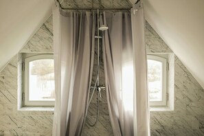 Shower - Attic apartment in a manor house on Rügen (Poseritz)