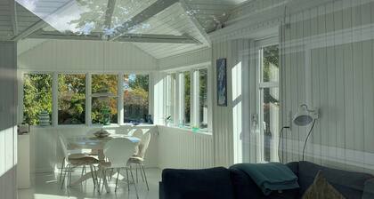 Cozy red cottage by Kalø Vig with seaview