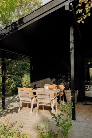 Outdoor dining - Stylish oasis in the middle of Kulhuse (Kulhuse)