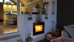 TV, fireplace