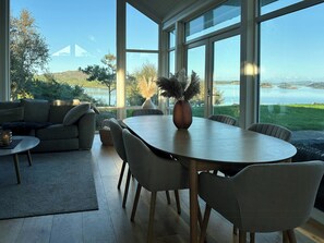Dining - Modern cabin with sea view in Bokn (Bokn)