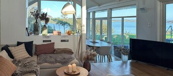 Modern cabin with sea view in Bokn