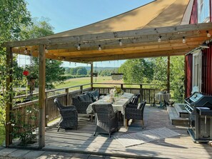 Outdoor dining - Country life near city and lake with room for many (Torestorp)