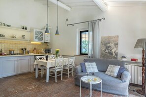 TV - Stone house with pool between Tuscany and Umbria (Piazze)