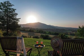 Outdoor dining - Stone house with pool between Tuscany and Umbria (Piazze)