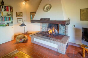 Interior - Hidden villa among olive trees in Tuscany (Palaia)