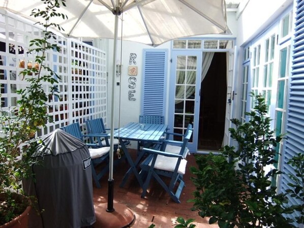 Outdoor dining - Eastbury Cottage (Hermanus)
