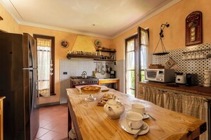 Microonde, forno, lavastoviglie, macchina per tè/caffè