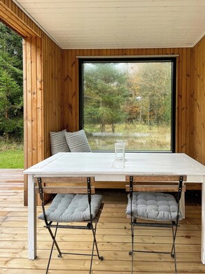 Dining - Modern and idyllic holiday home with forest views (Frederiksværk)