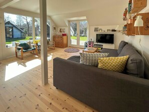 TV - Summer house with 100 m² terrace near Gilleleje (Vejby)