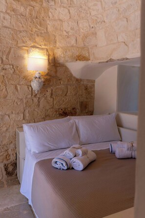 Free WiFi - pool villa among ancient olive trees in Ostuni (Ostuni)