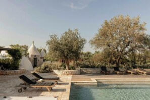 Pool - pool villa among ancient olive trees in Ostuni (Ostuni)