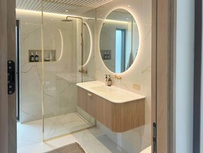 Shower - Unique holiday home directly on the beach (Middelfart)