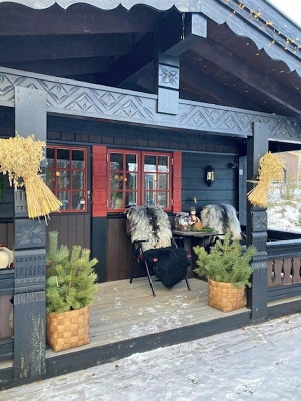 Outdoor dining - Modernised cabin by the ski lift in Hovden (Bykle)