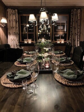 Dining - Modernised cabin by the ski lift in Hovden (Bykle)