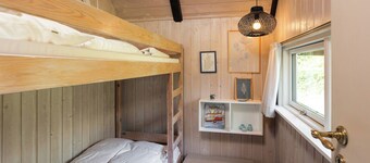 Stråtækt sommerhus med dyreliv ved Kramnitze