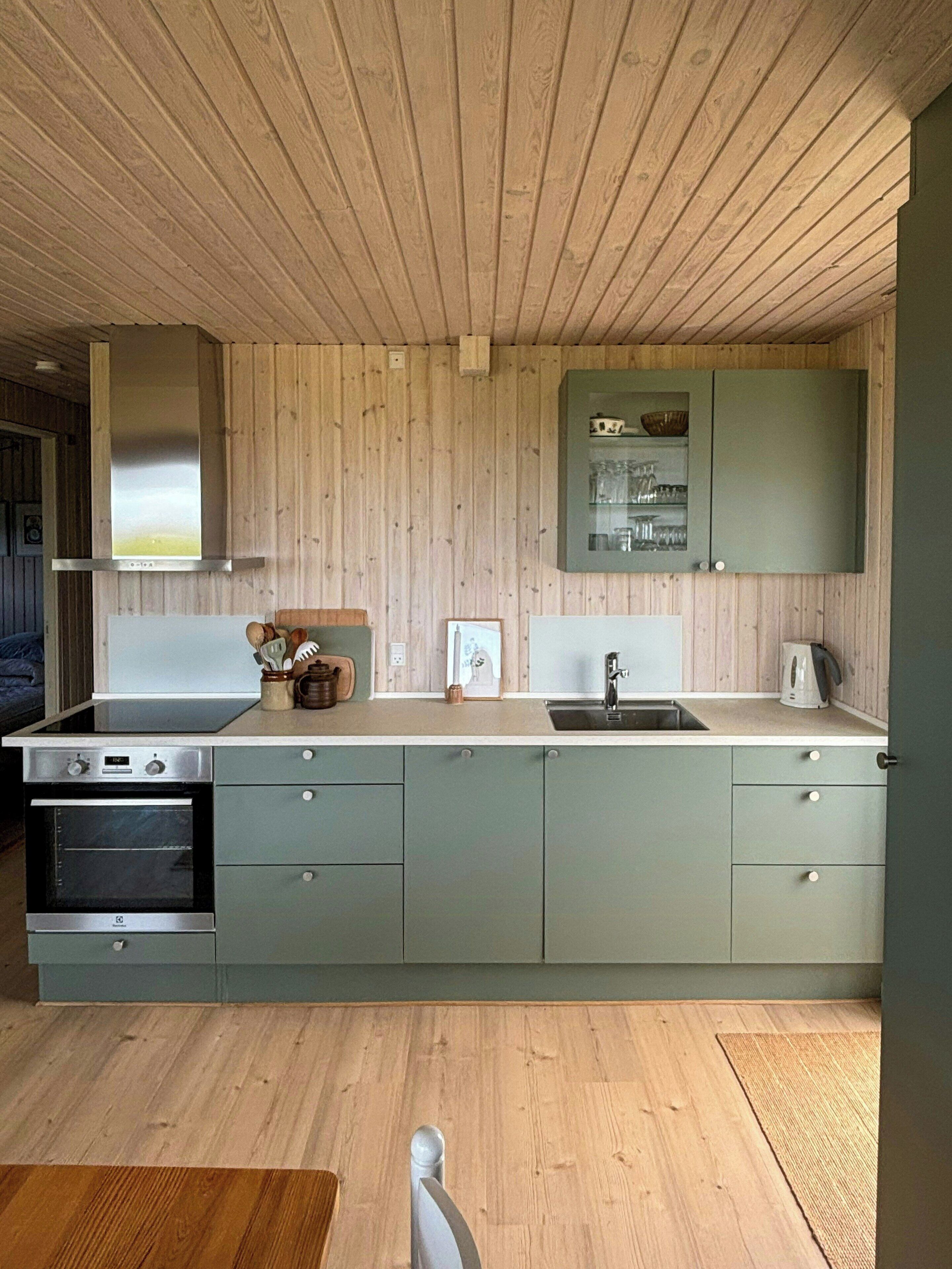 Coffee/tea maker, microwave, oven, dishwasher