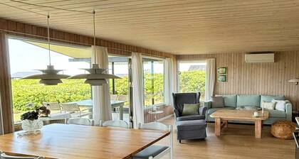 Renovated 70s house with sea view near Lønstrup