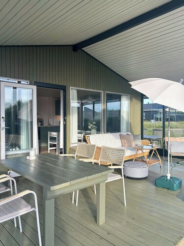 Renovated 70s house with sea view near Lønstrup