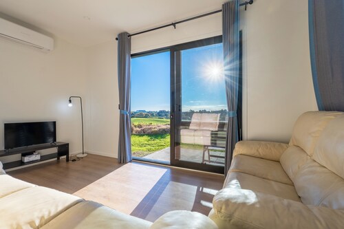 Wonderful 2-bedroom Cabin in Quaint Runciman Perfect for Relaxing Stays