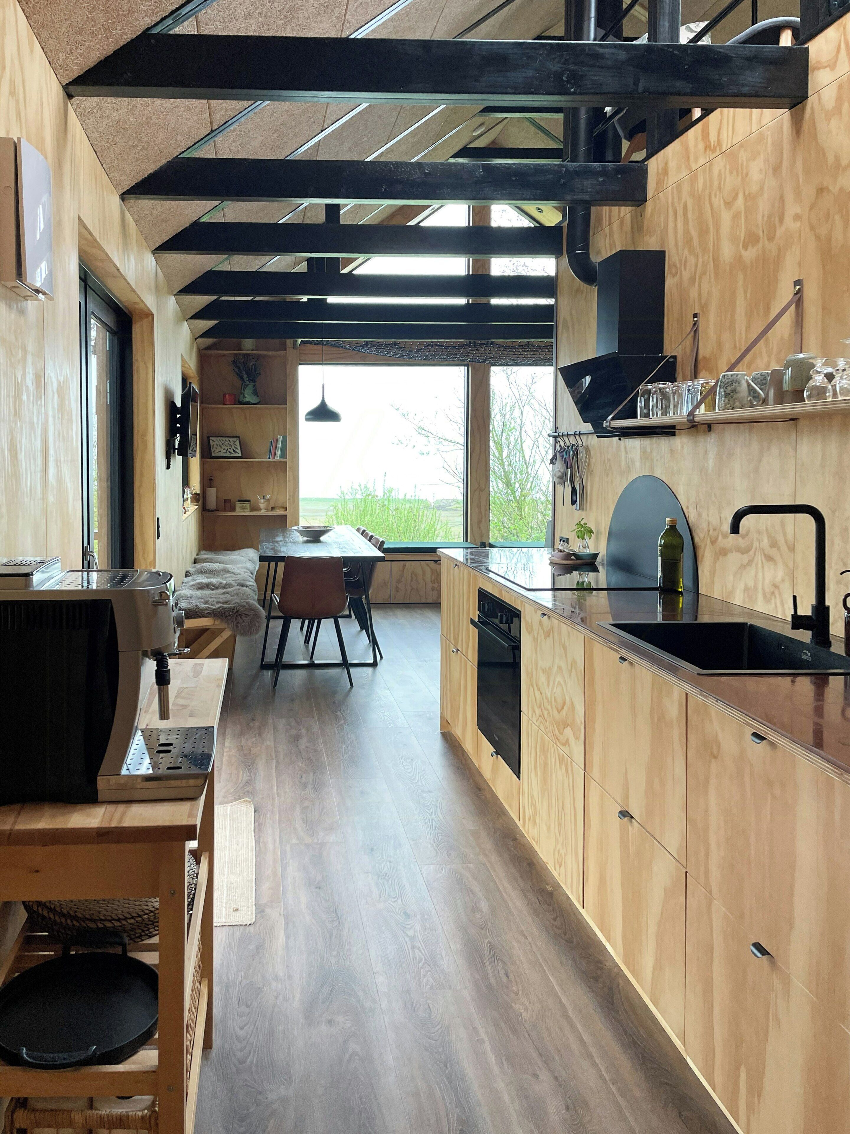 Microwave, oven, dishwasher, coffee/tea maker