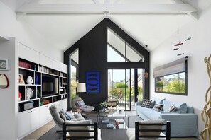 TV - Villa with indoor pool in Sainte-Marine (Combrit)