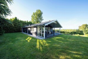 Exterior - Panoramic view and terrace in charming home (Hojslev)