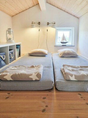 Desk, free WiFi - Modern house close to the North Sea (Tranum)