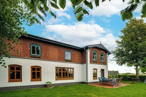 Exterior - Light-flooded country house on the Baltic Sea (Steinberg)