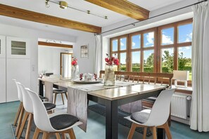 Dining - Light-flooded country house on the Baltic Sea (Steinberg)