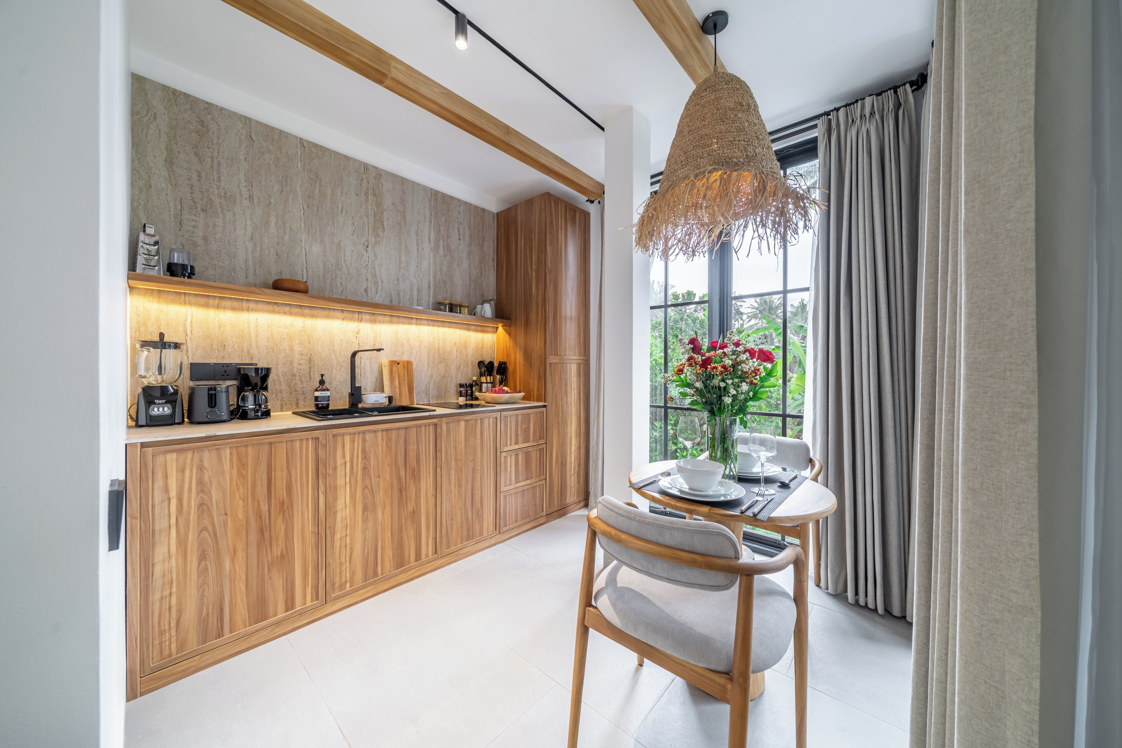 Deluxe Apartment, Balcony, Courtyard View | Interior