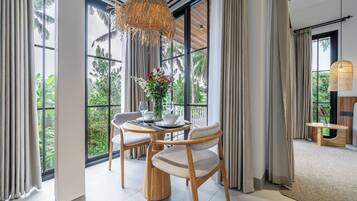 Deluxe Apartment, Balcony, Courtyard View | Dining
