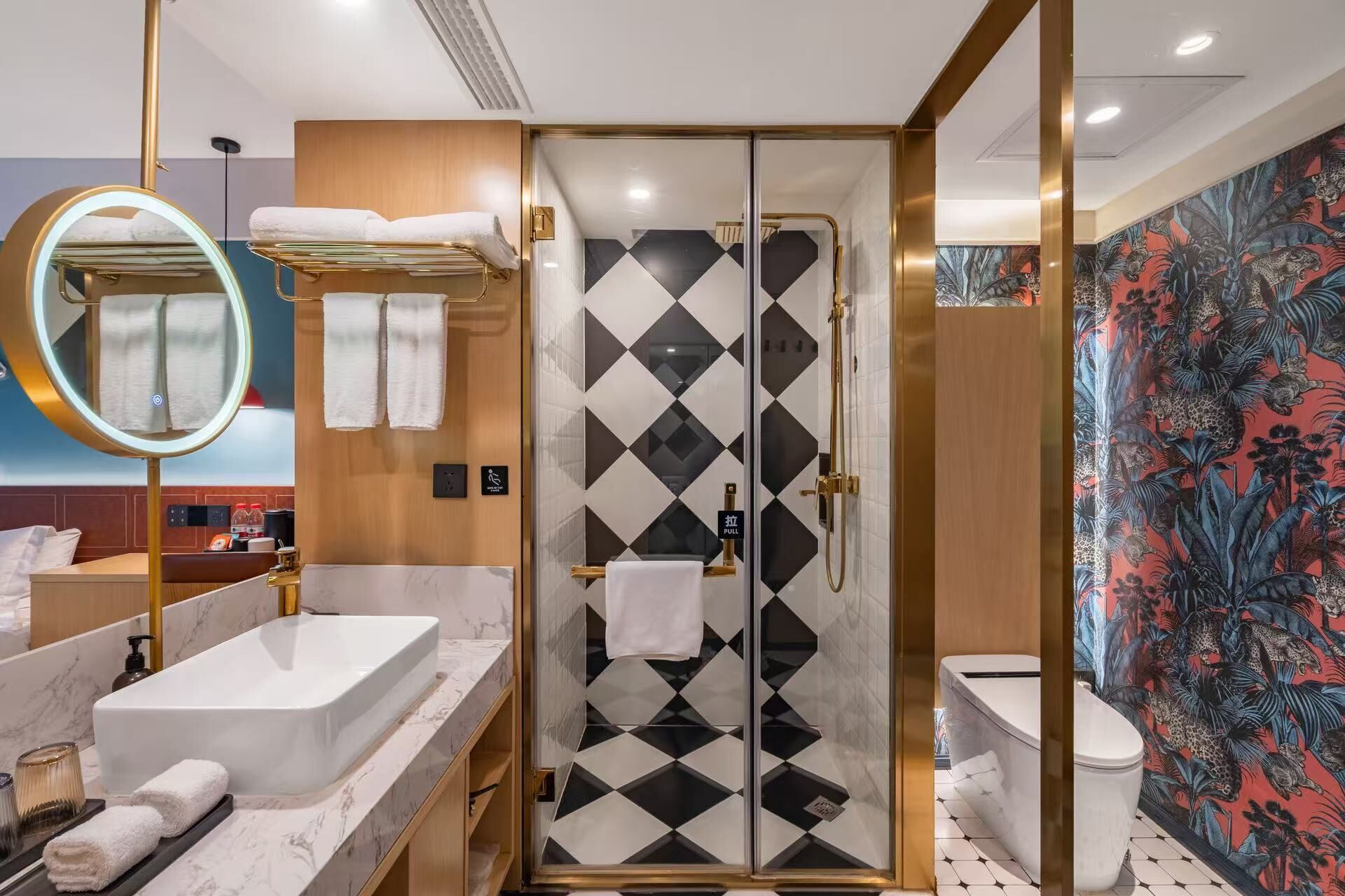 Basic Single Room | Bilik Mandi | Kelengkapan dandanan diri percuma, pengering rambut, tuala disediakan 