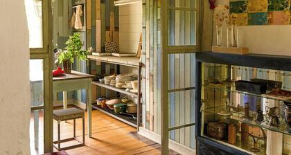Charming apartment in artist’s home from 1899