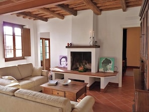 TV, fireplace - Ground floor apartment with sea view near Lucca (Massarosa)