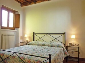 Free WiFi - Ground floor apartment with sea view near Lucca (Massarosa)