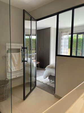Desk, free WiFi - Design house with hammam near Lake Geneva (Perrignier)
