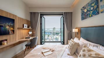Premier Apartment, 3 Bedrooms, Balcony | Individually furnished, desk, blackout drapes, soundproofing