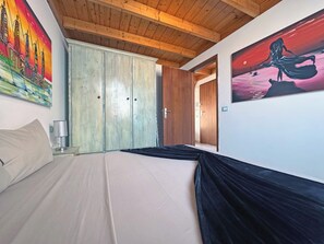 2 bedrooms, iron/ironing board, WiFi, bed sheets - SOL Bright Apt by the Sea (Santa Maria)