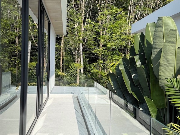Family Villa, Mountain View | Property grounds