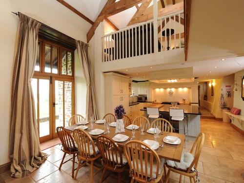 6 bedroom accommodation in Torrington