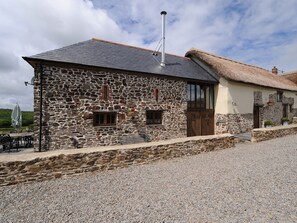 Exterior - 6 bedroom accommodation in Torrington (Torrington)