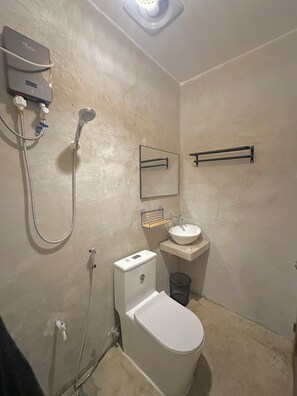 Bathroom - Mam-On Room Akap Homestay (General Luna)