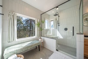 Hair dryer, towels - Modern Woods Retreat | Treehouse, 10 min to Bethel (Redding)