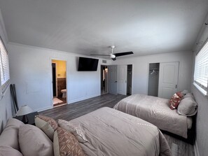 4 bedrooms, iron/ironing board, free WiFi, bed sheets - Quiet and private 4-bedroom Ranch Style house with inground pool & hot tub!! (Odessa)