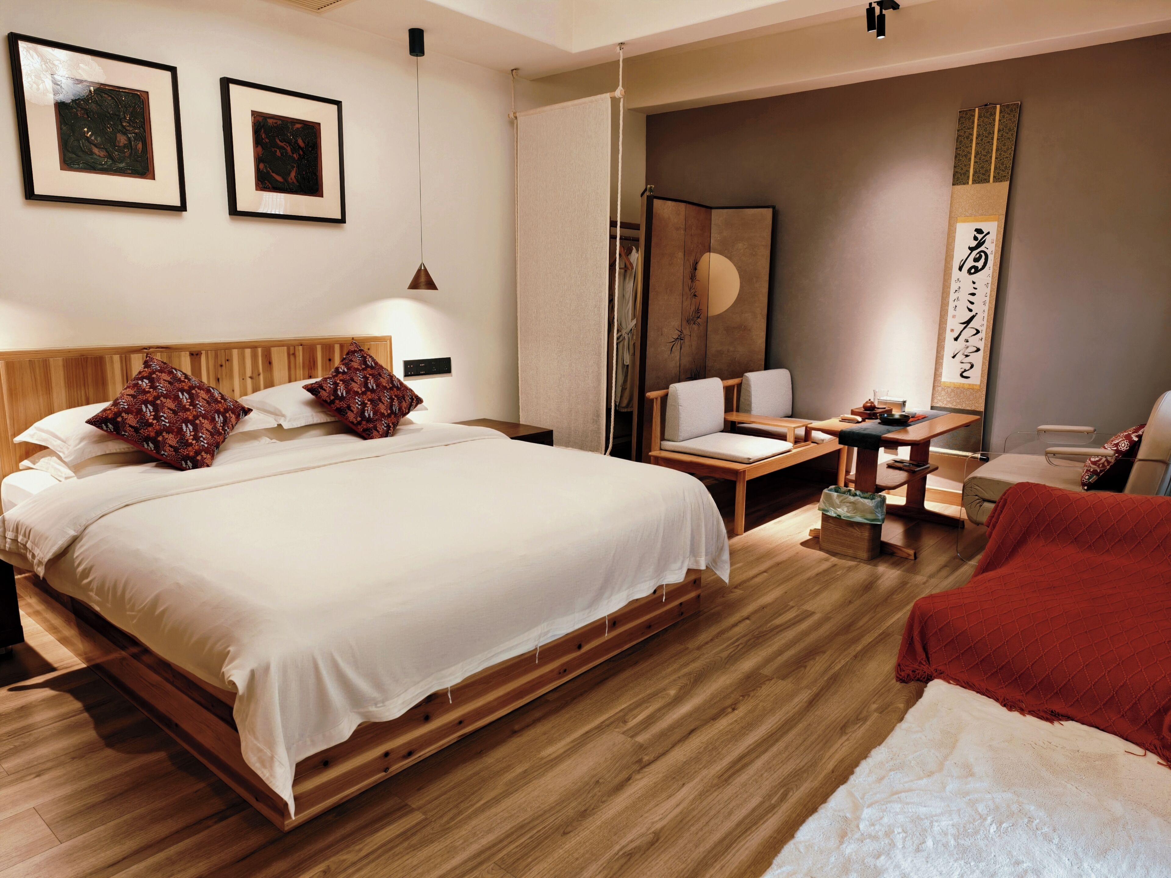 Family Suite, 1 King Bed, Hill View