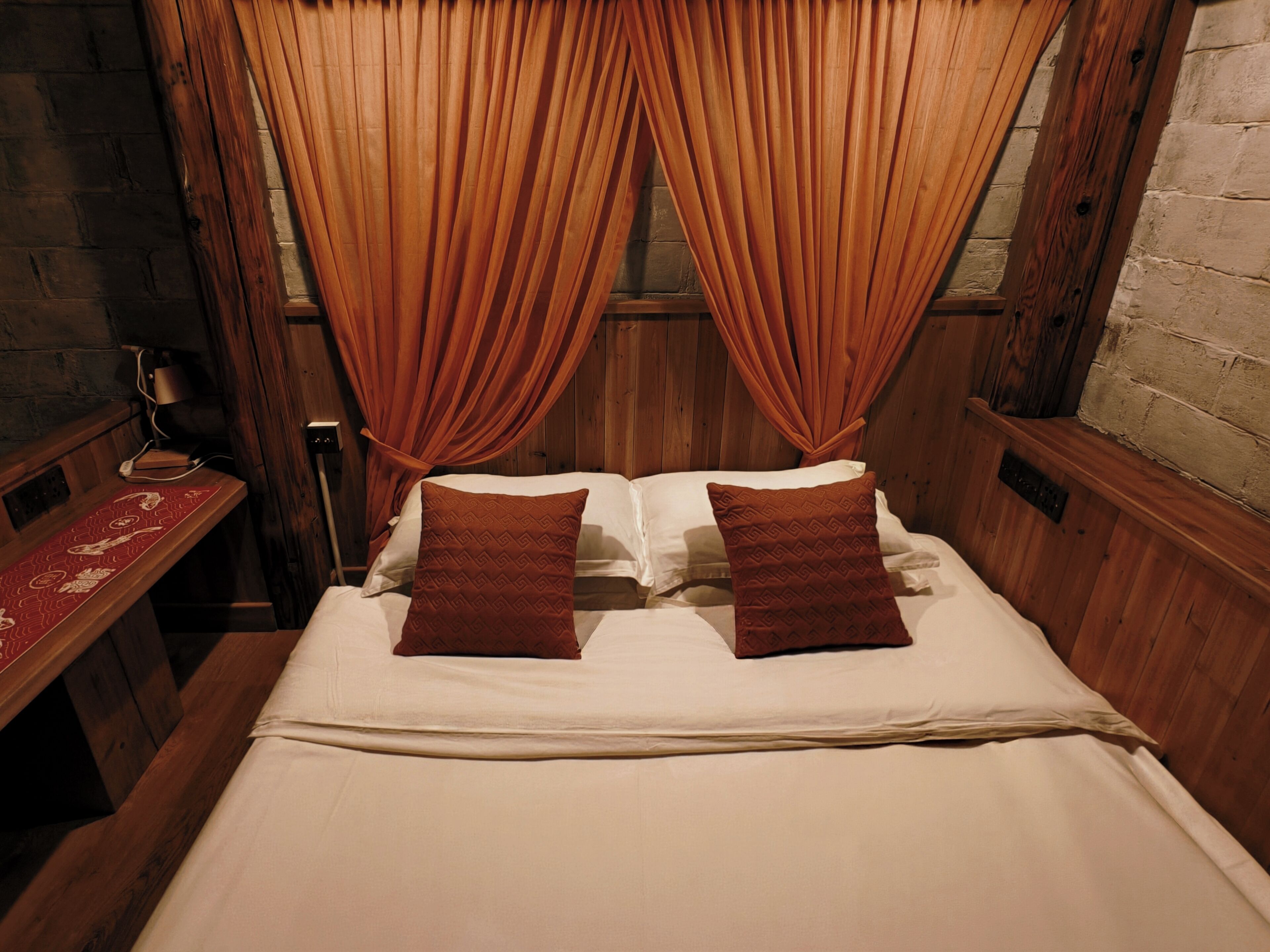 Traditional Loft, Hill View
